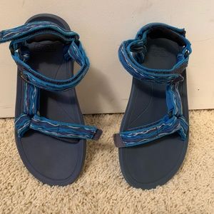 Teva big kid size 3 EUC smoke/pet free home